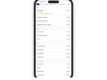 Smartphone con il menu digitale Vyxora aggiornato in tempo reale, con piatti, prezzi ed etichette come Novità
