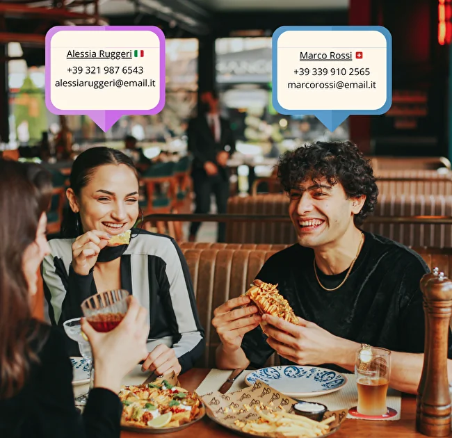 Clienti a tavola in un ristorante con schede contatto sovrapposte che mostrano nome, telefono ed email raccolti da Vyxora